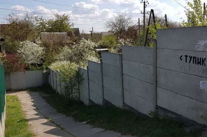 Доріжка в дачному кооперативі