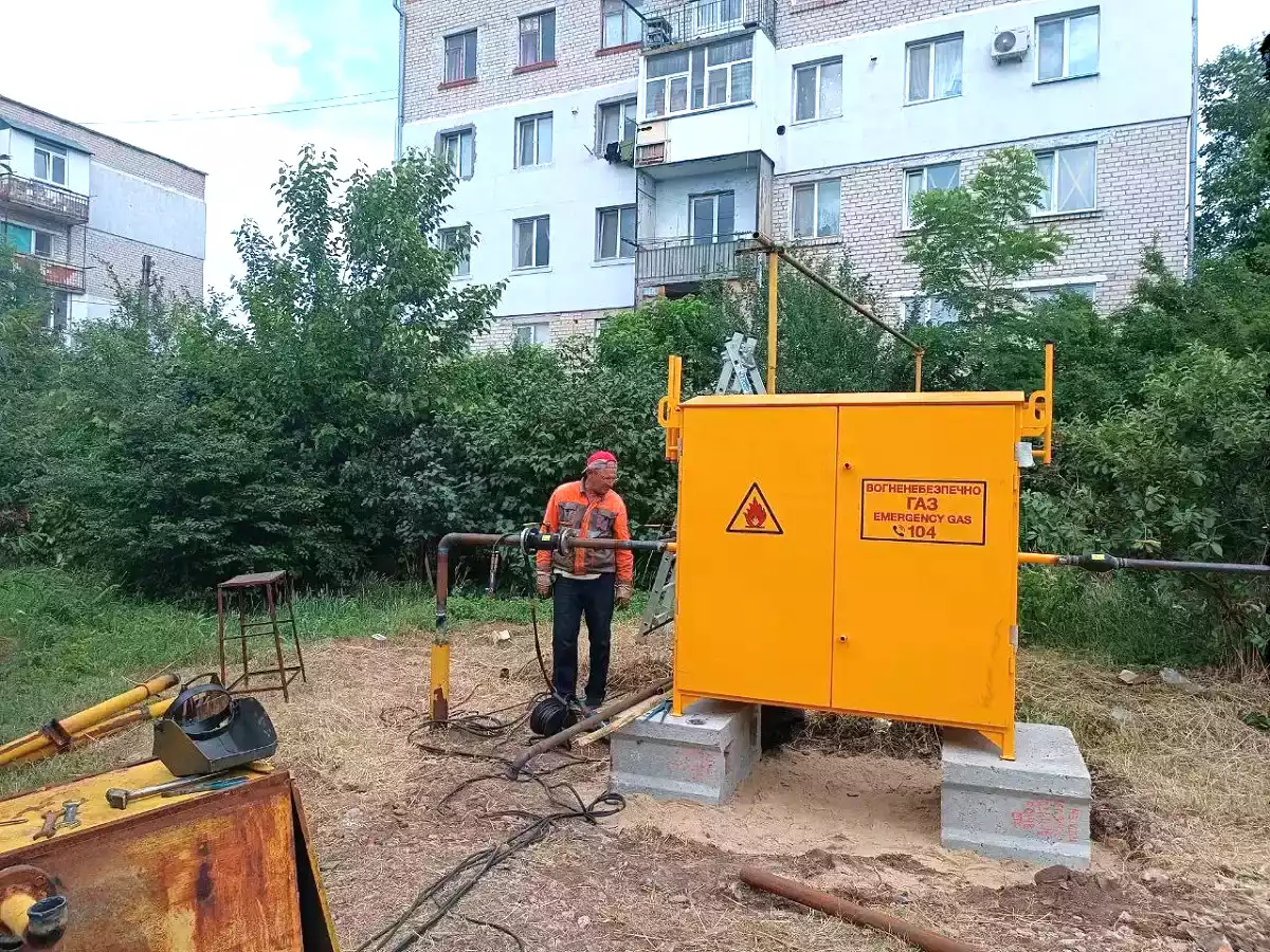 Газорозподільчий пункт біля багатоквартирного будинку