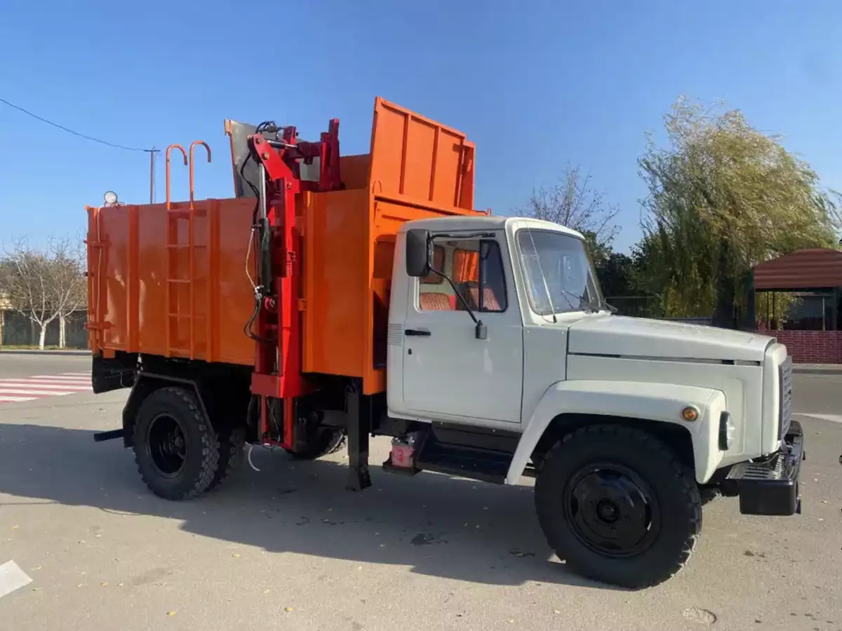 Мусоровоз – важнейшая техника для села